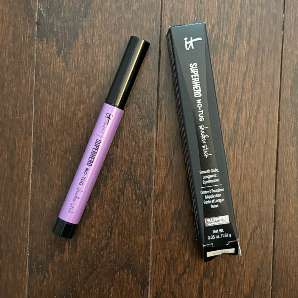 It cosmetics Superhero No-Tug Shadow Stick in ”Epic Amethyst”